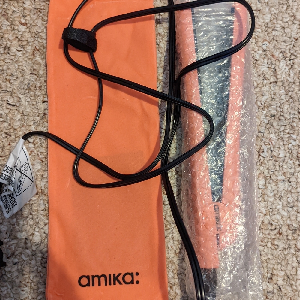 COPY - Amika hair straightener